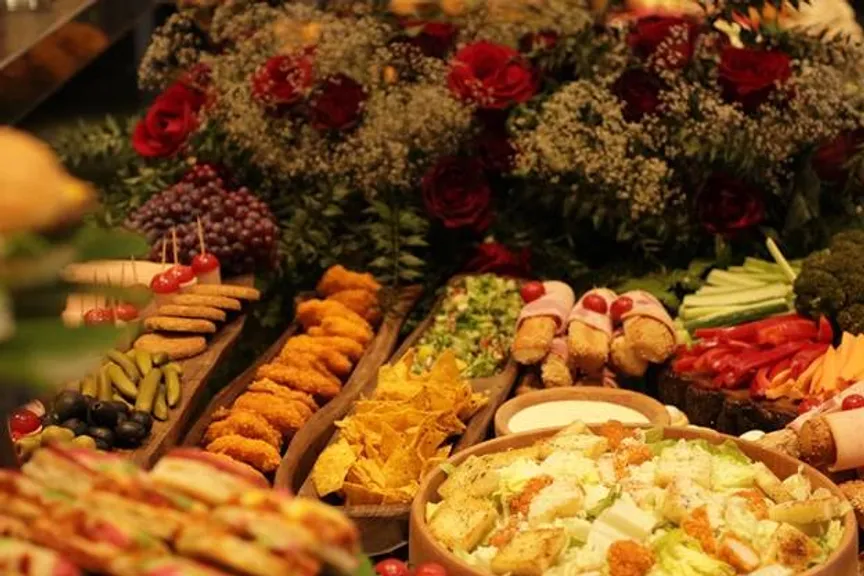 میز مزه ارزان برای مراسم عروسی - تشریفات فاوو ایونت